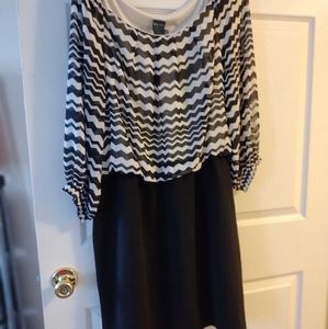 Gabby & Skye long sleeve black and white dress.